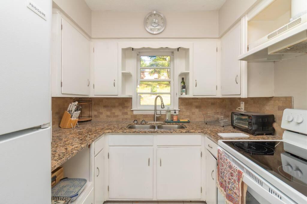 Dual-Family Retreat Sunlit Haven Villa Columbus Bagian luar foto