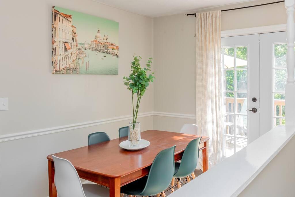Dual-Family Retreat Sunlit Haven Villa Columbus Bagian luar foto