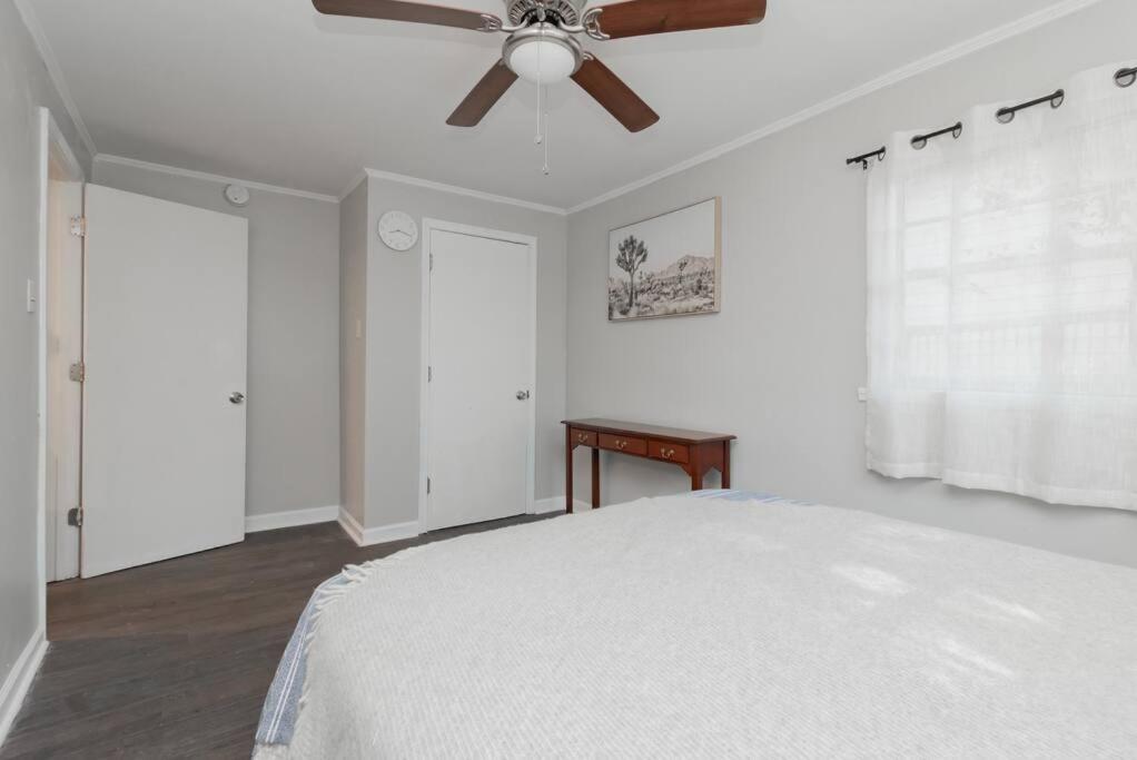 Dual-Family Retreat Sunlit Haven Villa Columbus Bagian luar foto