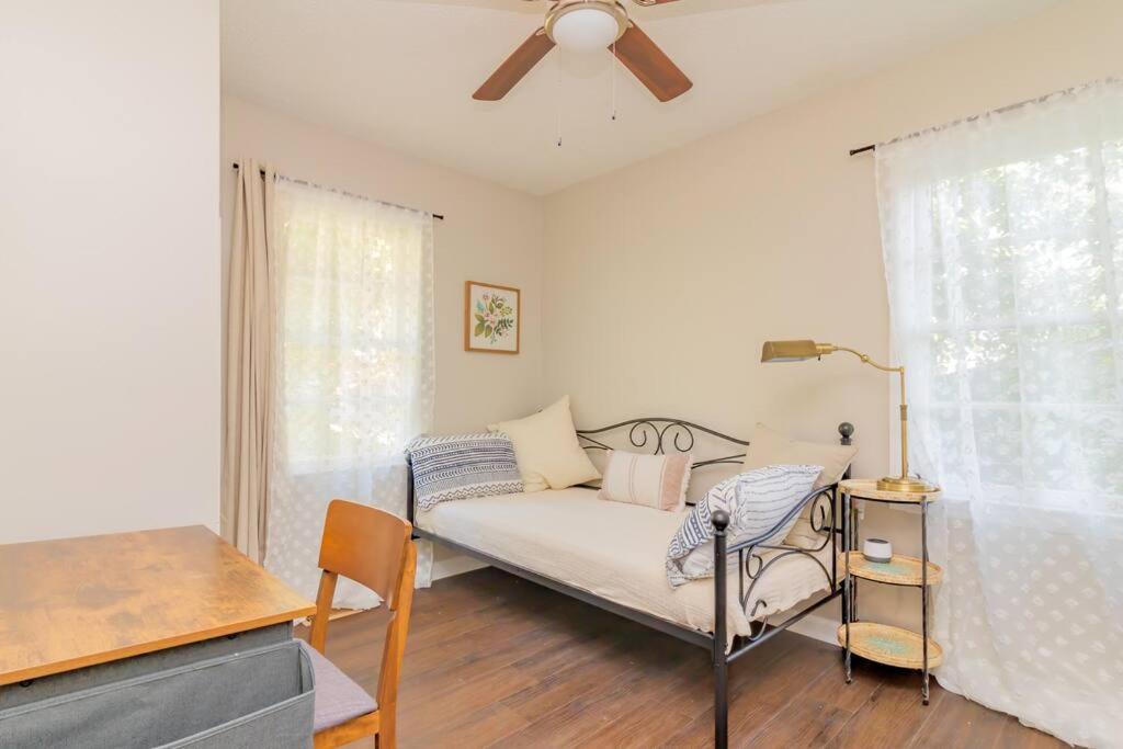Dual-Family Retreat Sunlit Haven Villa Columbus Bagian luar foto