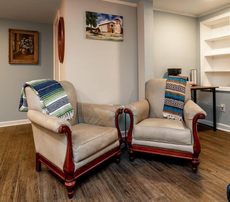 Dual-Family Retreat Sunlit Haven Villa Columbus Bagian luar foto